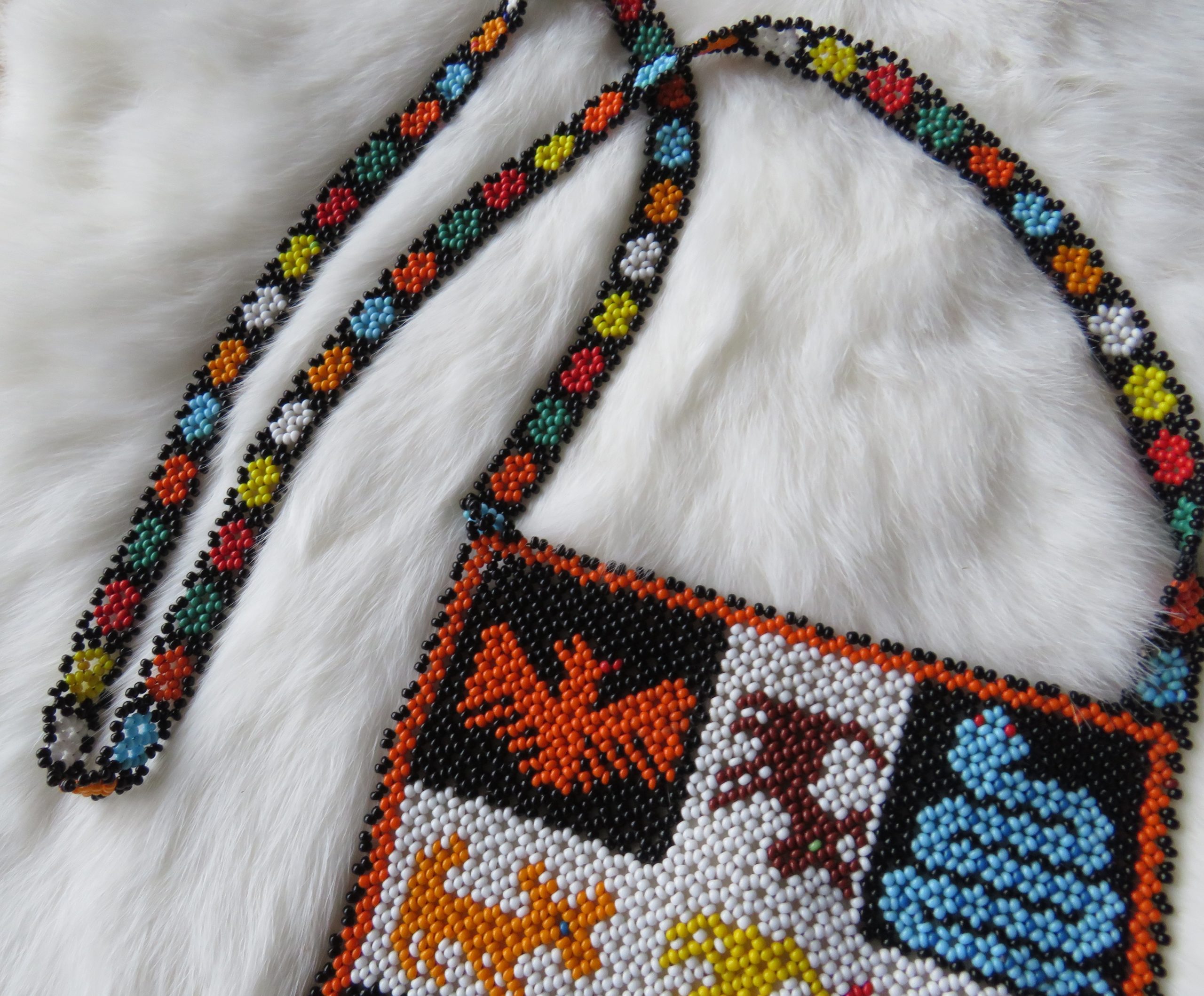 canvas Onderzoek Saai Indianen Kettingen - BearClaw Native arts & crafts