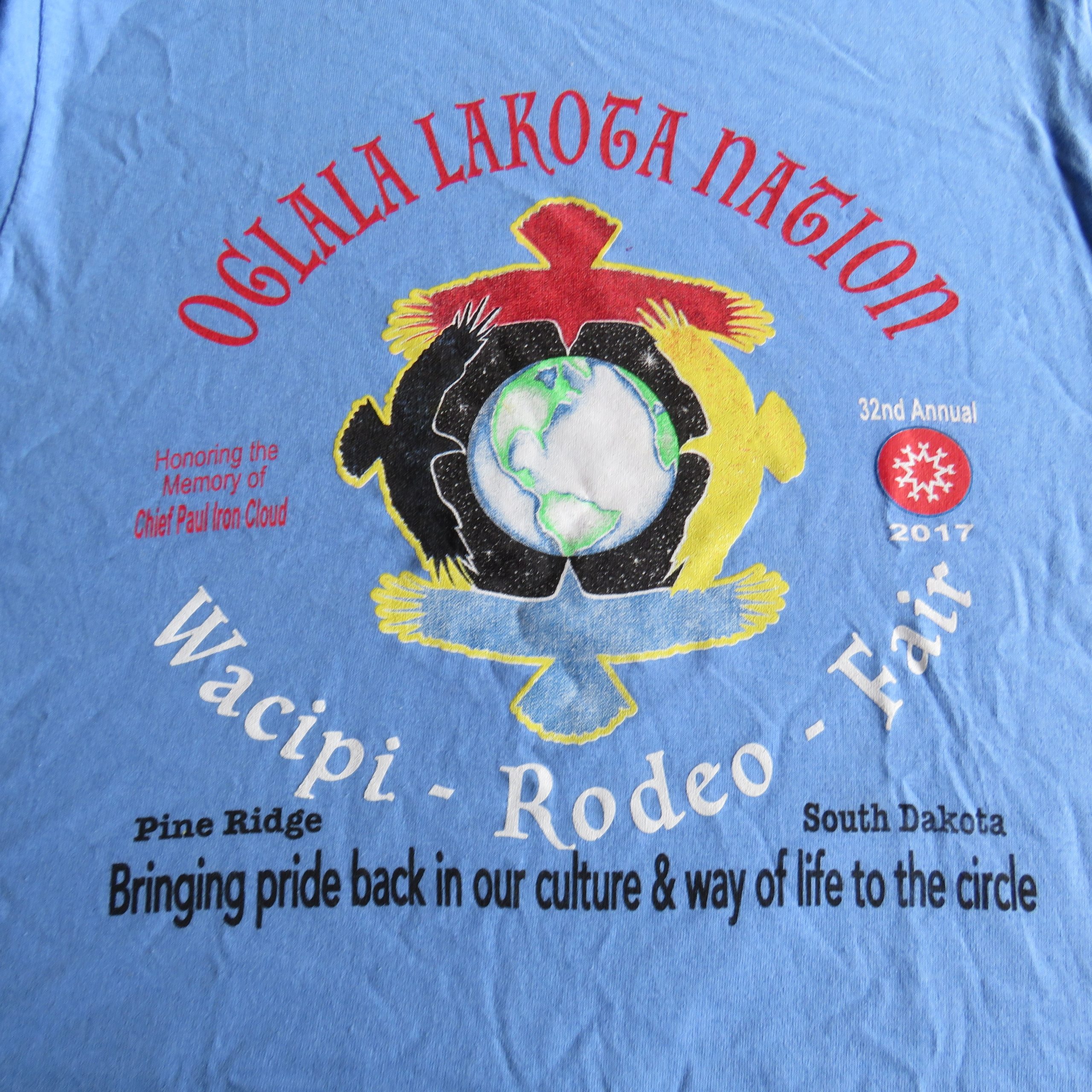 Lichtblauw T-shirt Oglala Lokato Nation (Maat XS)