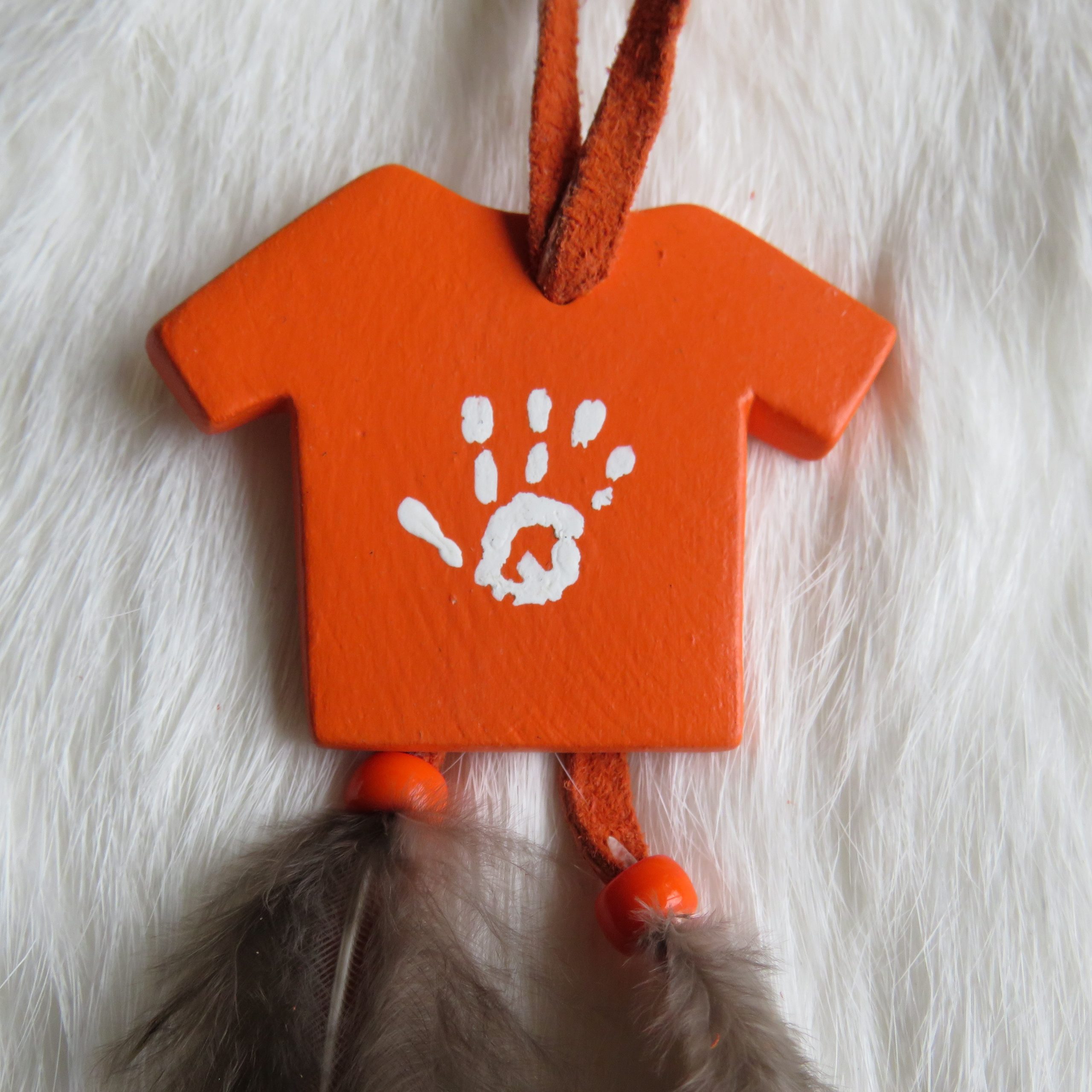 Every child matters oranje T-shirt hanger